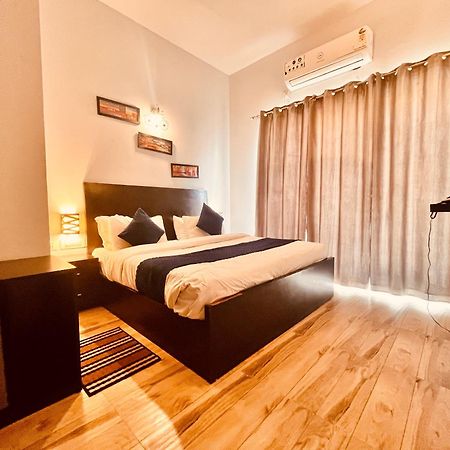 Pearl Grand Boutique Cottage In Omaxe Anandam Vrindavan - #Premium Ac Rooms With Balcony #Big Parking #Lift #Garden #Peaceful Area #Near Prem Mandir #Property Of The Year #Most Awarded Buitenkant foto
