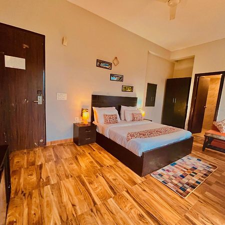 Pearl Grand Boutique Cottage In Omaxe Anandam Vrindavan - #Premium Ac Rooms With Balcony #Big Parking #Lift #Garden #Peaceful Area #Near Prem Mandir #Property Of The Year #Most Awarded Buitenkant foto