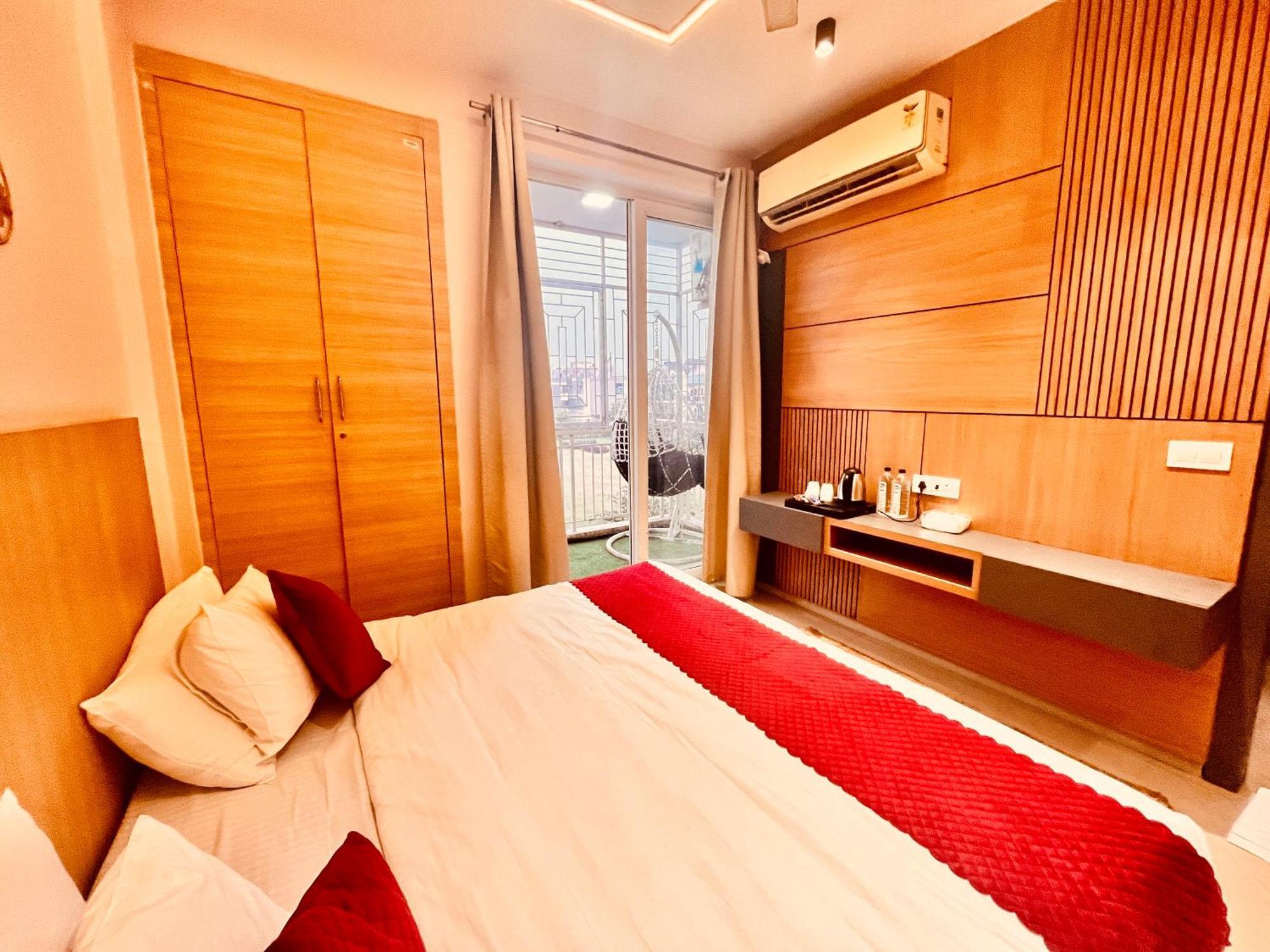 Pearl Grand Boutique Cottage In Omaxe Anandam Vrindavan - #Premium Ac Rooms With Balcony #Big Parking #Lift #Garden #Peaceful Area #Near Prem Mandir #Property Of The Year #Most Awarded Buitenkant foto