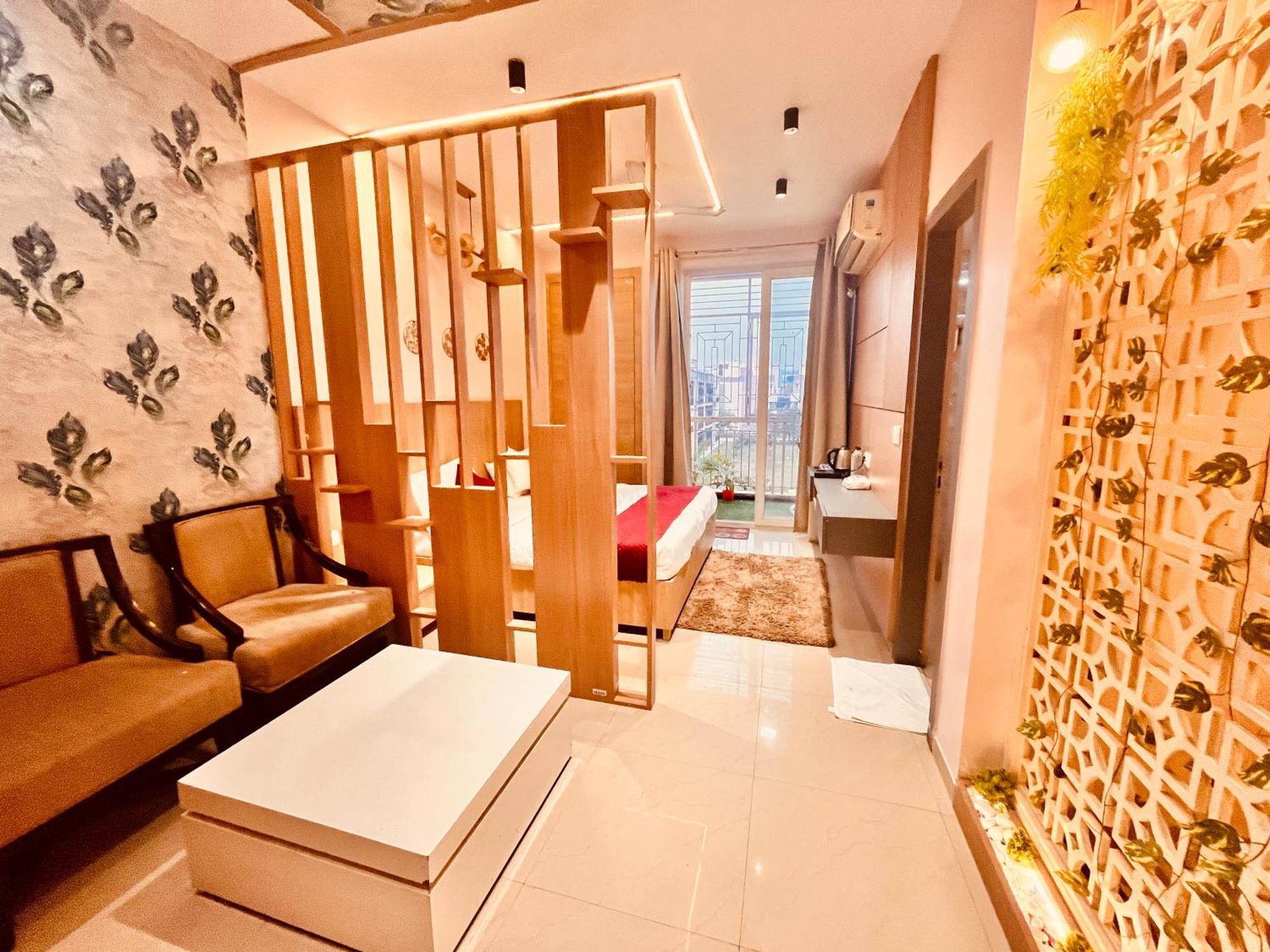 Pearl Grand Boutique Cottage In Omaxe Anandam Vrindavan - #Premium Ac Rooms With Balcony #Big Parking #Lift #Garden #Peaceful Area #Near Prem Mandir #Property Of The Year #Most Awarded Buitenkant foto