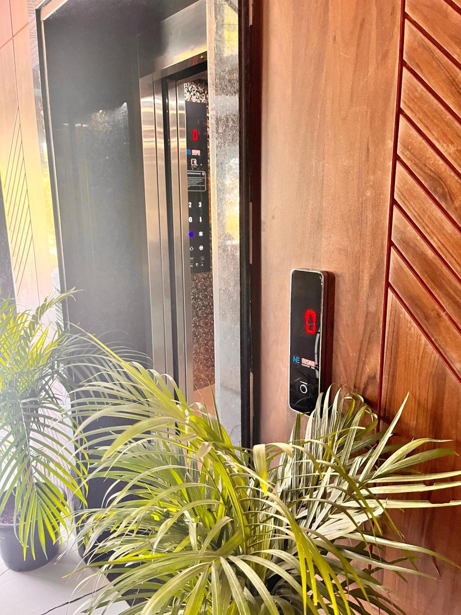 Pearl Grand Boutique Cottage In Omaxe Anandam Vrindavan - #Premium Ac Rooms With Balcony #Big Parking #Lift #Garden #Peaceful Area #Near Prem Mandir #Property Of The Year #Most Awarded Buitenkant foto