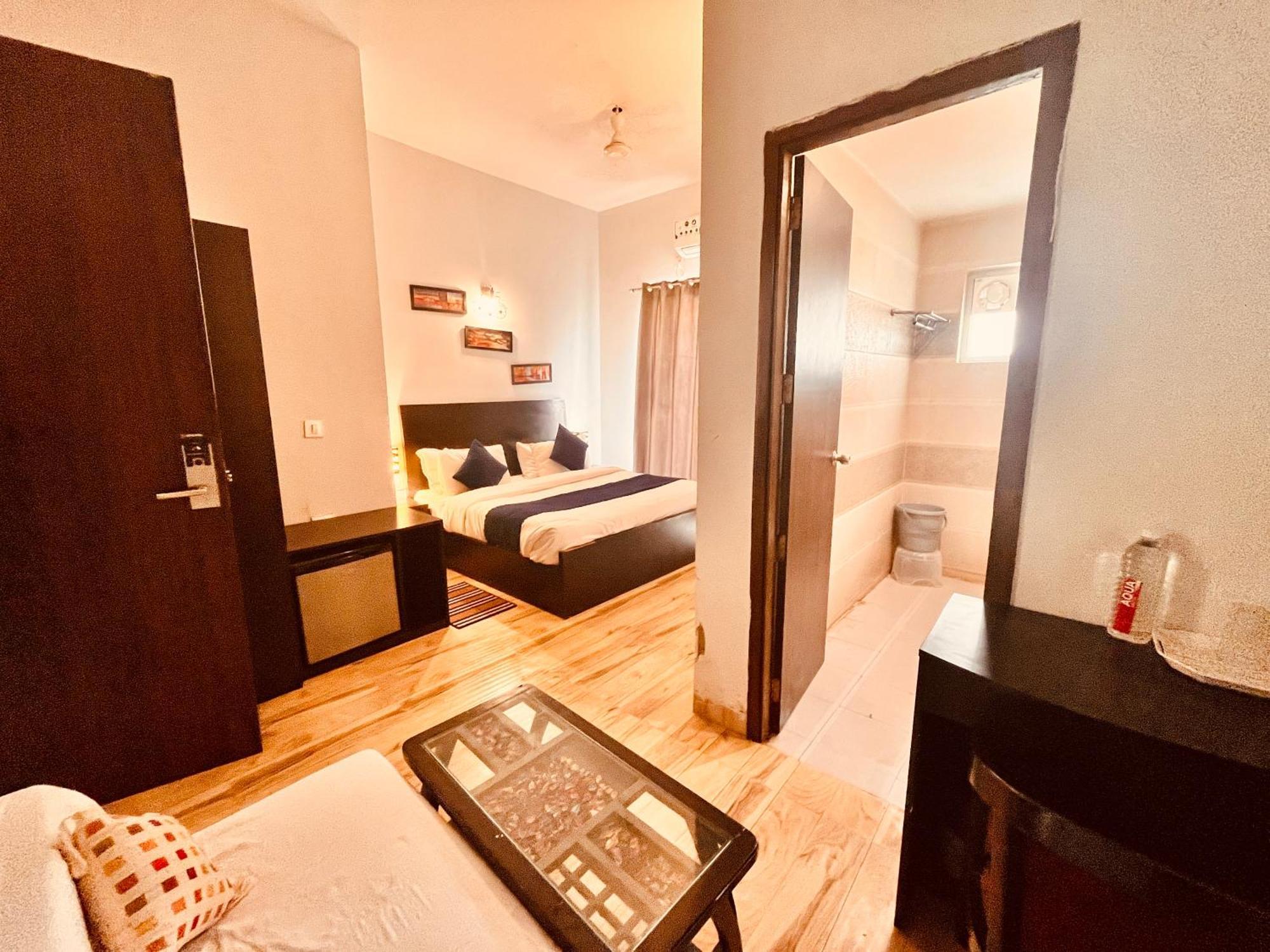 Pearl Grand Boutique Cottage In Omaxe Anandam Vrindavan - #Premium Ac Rooms With Balcony #Big Parking #Lift #Garden #Peaceful Area #Near Prem Mandir #Property Of The Year #Most Awarded Buitenkant foto