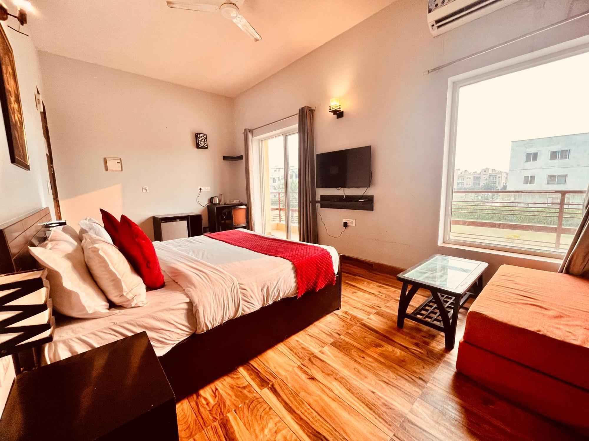 Pearl Grand Boutique Cottage In Omaxe Anandam Vrindavan - #Premium Ac Rooms With Balcony #Big Parking #Lift #Garden #Peaceful Area #Near Prem Mandir #Property Of The Year #Most Awarded Buitenkant foto