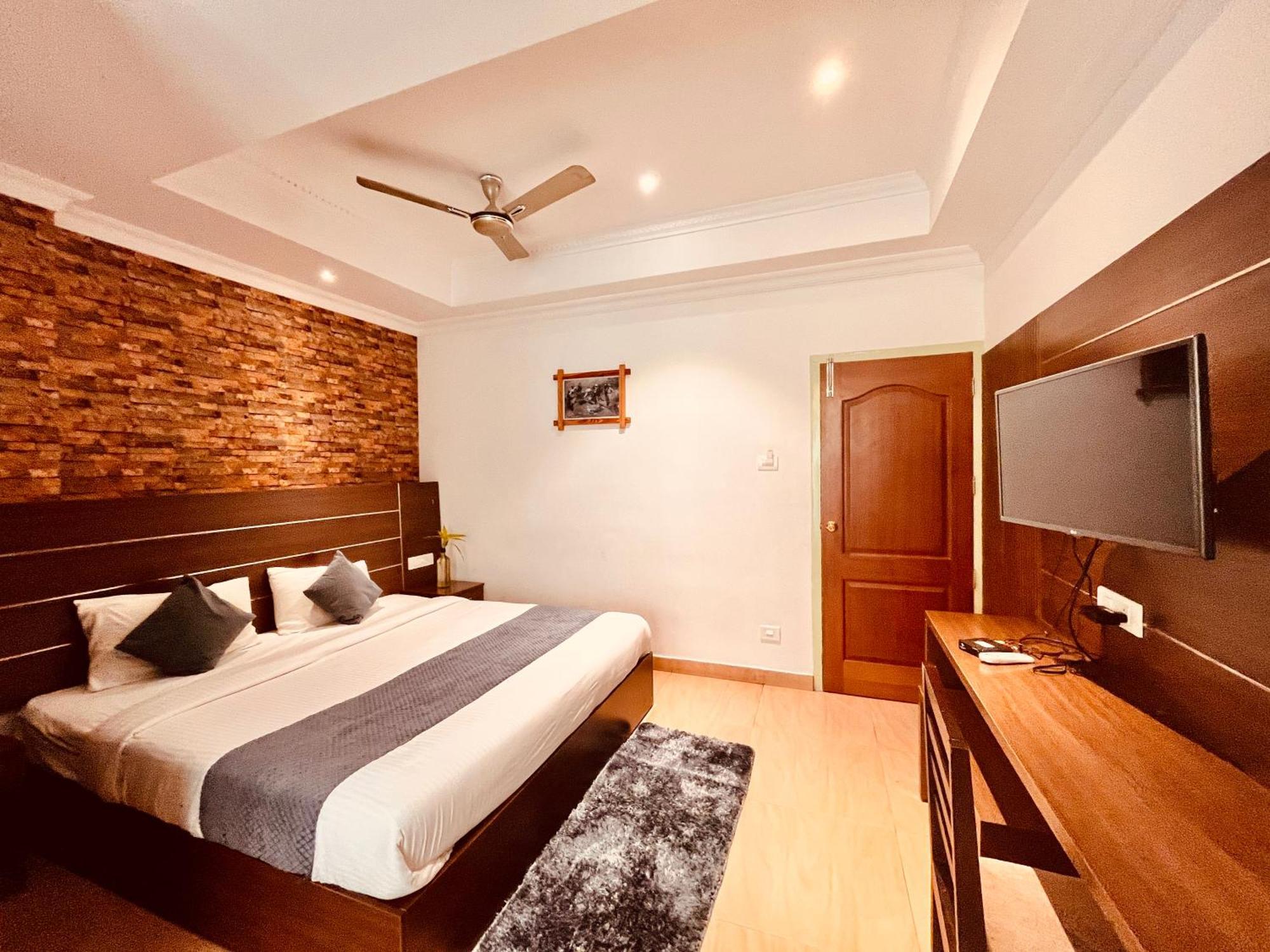 Pearl Grand Boutique Cottage In Omaxe Anandam Vrindavan - #Premium Ac Rooms With Balcony #Big Parking #Lift #Garden #Peaceful Area #Near Prem Mandir #Property Of The Year #Most Awarded Buitenkant foto