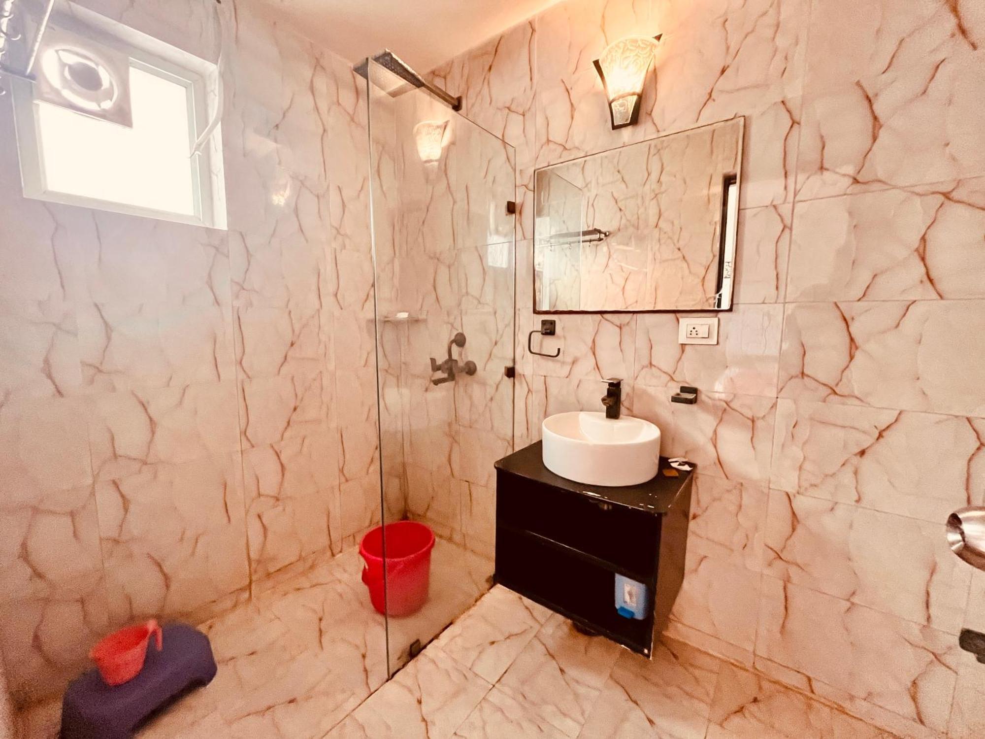 Pearl Grand Boutique Cottage In Omaxe Anandam Vrindavan - #Premium Ac Rooms With Balcony #Big Parking #Lift #Garden #Peaceful Area #Near Prem Mandir #Property Of The Year #Most Awarded Buitenkant foto