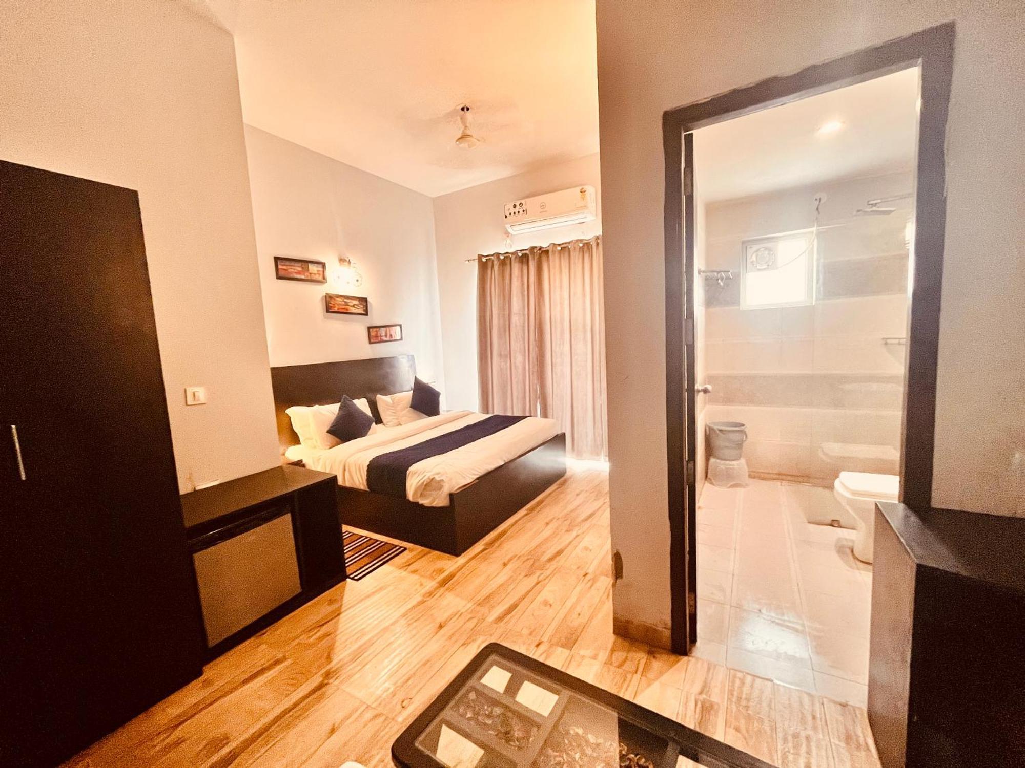 Pearl Grand Boutique Cottage In Omaxe Anandam Vrindavan - #Premium Ac Rooms With Balcony #Big Parking #Lift #Garden #Peaceful Area #Near Prem Mandir #Property Of The Year #Most Awarded Buitenkant foto
