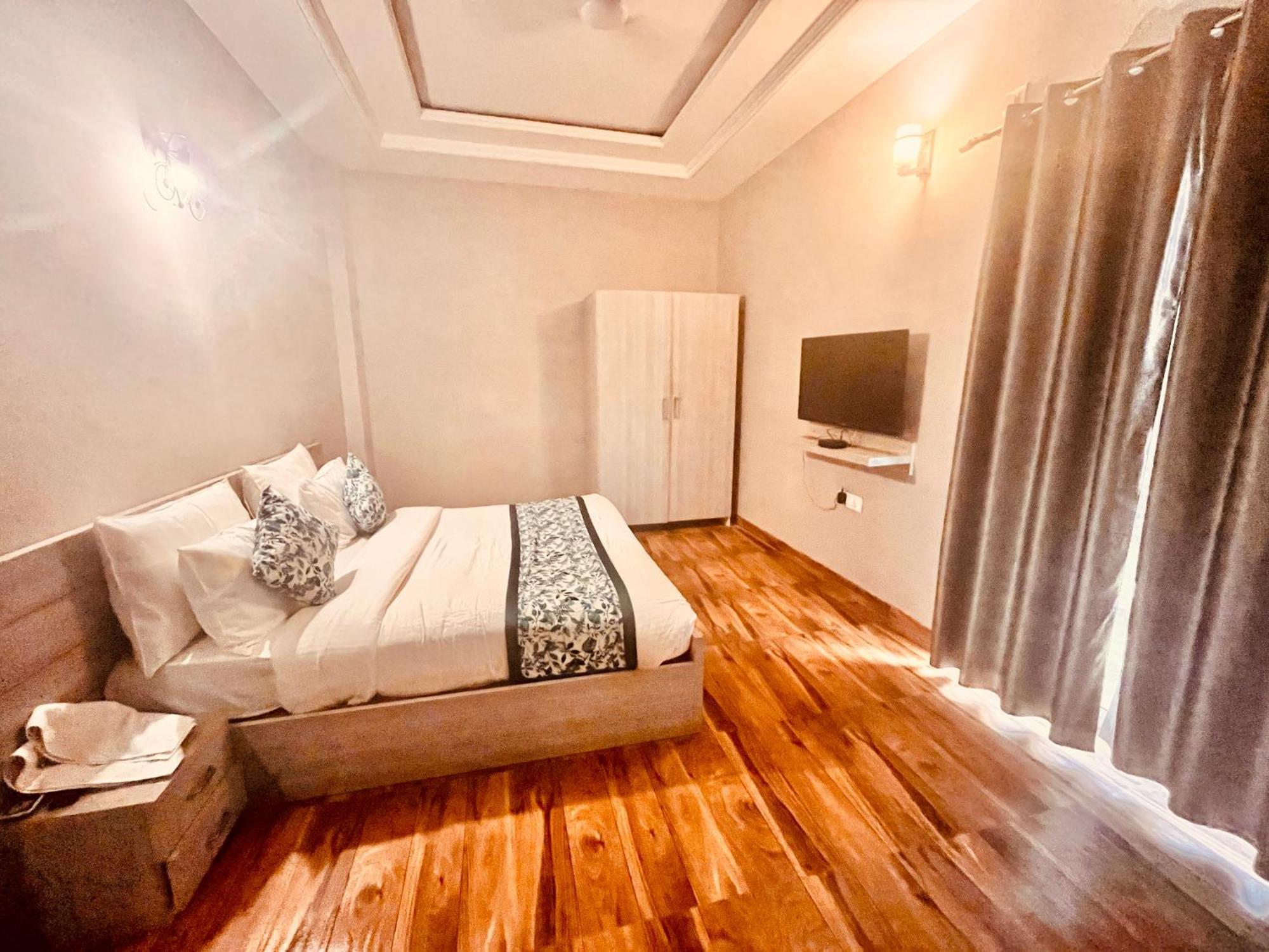 Pearl Grand Boutique Cottage In Omaxe Anandam Vrindavan - #Premium Ac Rooms With Balcony #Big Parking #Lift #Garden #Peaceful Area #Near Prem Mandir #Property Of The Year #Most Awarded Buitenkant foto