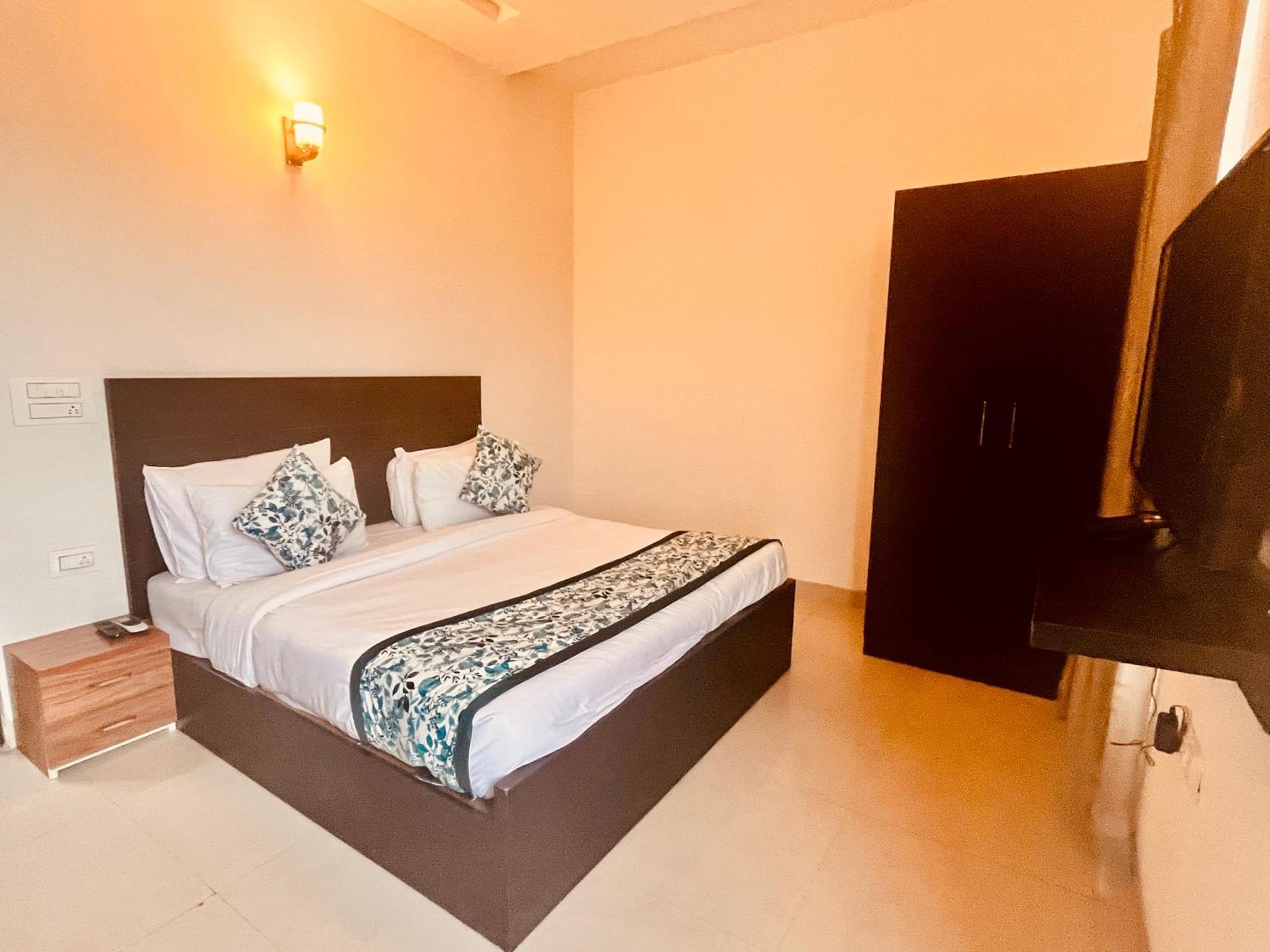 Pearl Grand Boutique Cottage In Omaxe Anandam Vrindavan - #Premium Ac Rooms With Balcony #Big Parking #Lift #Garden #Peaceful Area #Near Prem Mandir #Property Of The Year #Most Awarded Buitenkant foto