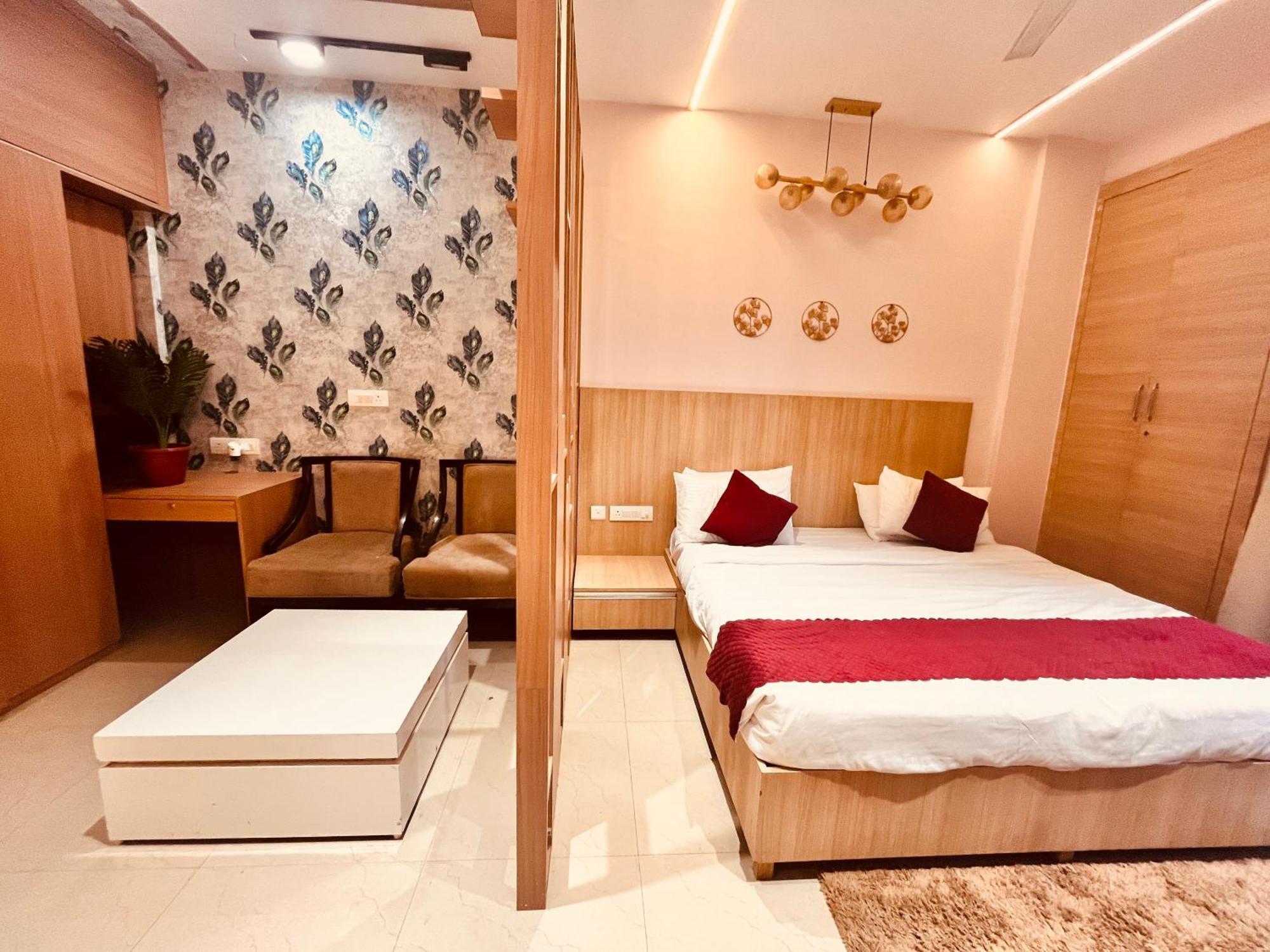 Pearl Grand Boutique Cottage In Omaxe Anandam Vrindavan - #Premium Ac Rooms With Balcony #Big Parking #Lift #Garden #Peaceful Area #Near Prem Mandir #Property Of The Year #Most Awarded Buitenkant foto