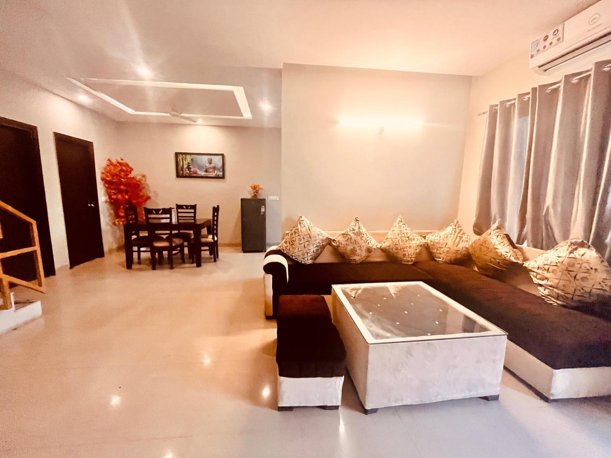 Pearl Grand Boutique Cottage In Omaxe Anandam Vrindavan - #Premium Ac Rooms With Balcony #Big Parking #Lift #Garden #Peaceful Area #Near Prem Mandir #Property Of The Year #Most Awarded Buitenkant foto