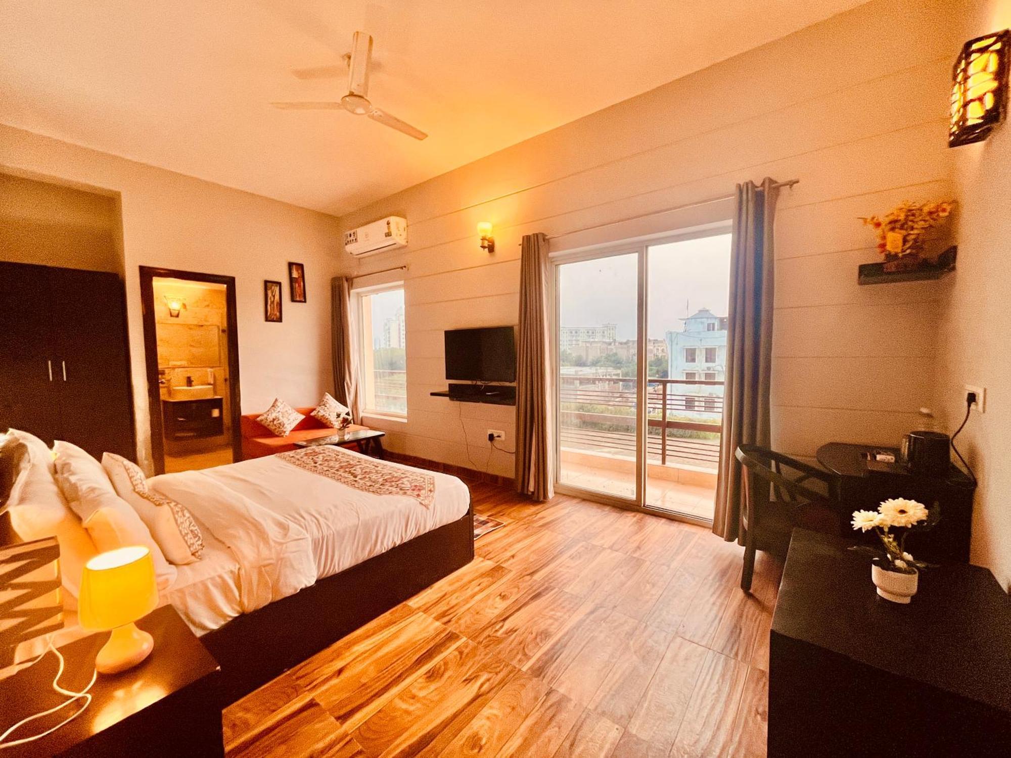Pearl Grand Boutique Cottage In Omaxe Anandam Vrindavan - #Premium Ac Rooms With Balcony #Big Parking #Lift #Garden #Peaceful Area #Near Prem Mandir #Property Of The Year #Most Awarded Buitenkant foto