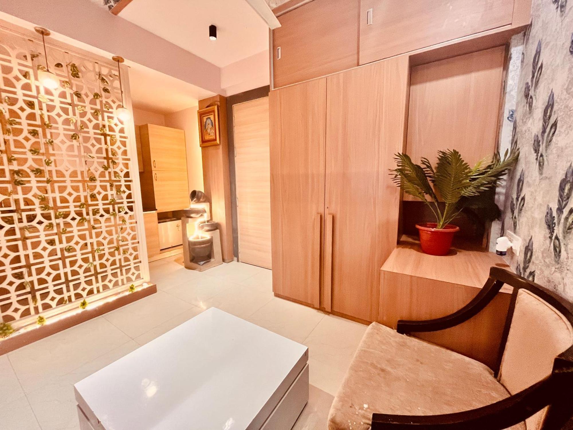 Pearl Grand Boutique Cottage In Omaxe Anandam Vrindavan - #Premium Ac Rooms With Balcony #Big Parking #Lift #Garden #Peaceful Area #Near Prem Mandir #Property Of The Year #Most Awarded Buitenkant foto