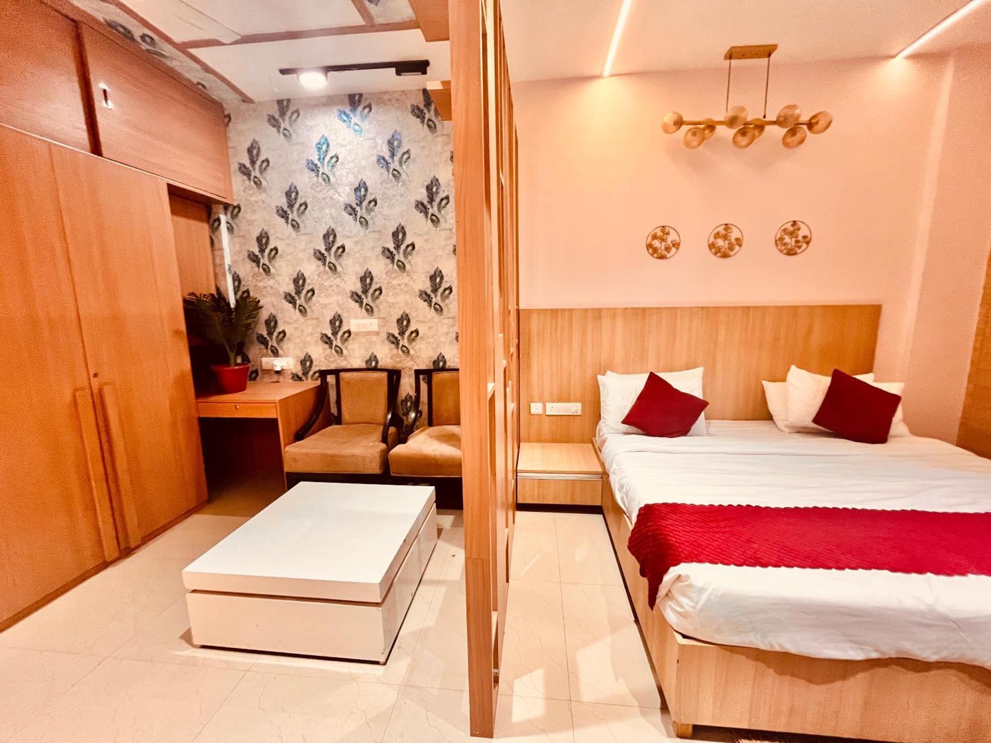 Pearl Grand Boutique Cottage In Omaxe Anandam Vrindavan - #Premium Ac Rooms With Balcony #Big Parking #Lift #Garden #Peaceful Area #Near Prem Mandir #Property Of The Year #Most Awarded Buitenkant foto