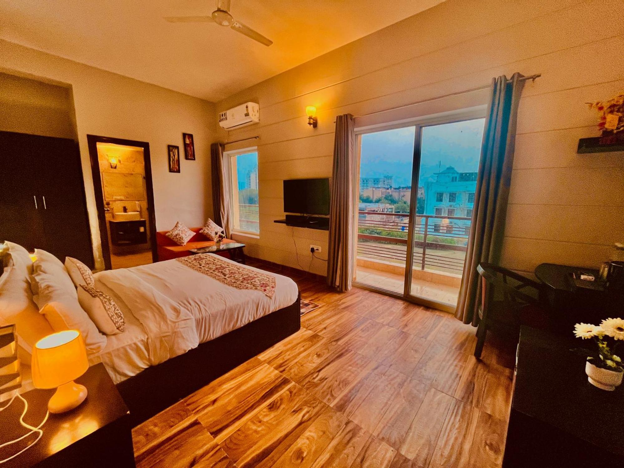 Pearl Grand Boutique Cottage In Omaxe Anandam Vrindavan - #Premium Ac Rooms With Balcony #Big Parking #Lift #Garden #Peaceful Area #Near Prem Mandir #Property Of The Year #Most Awarded Buitenkant foto
