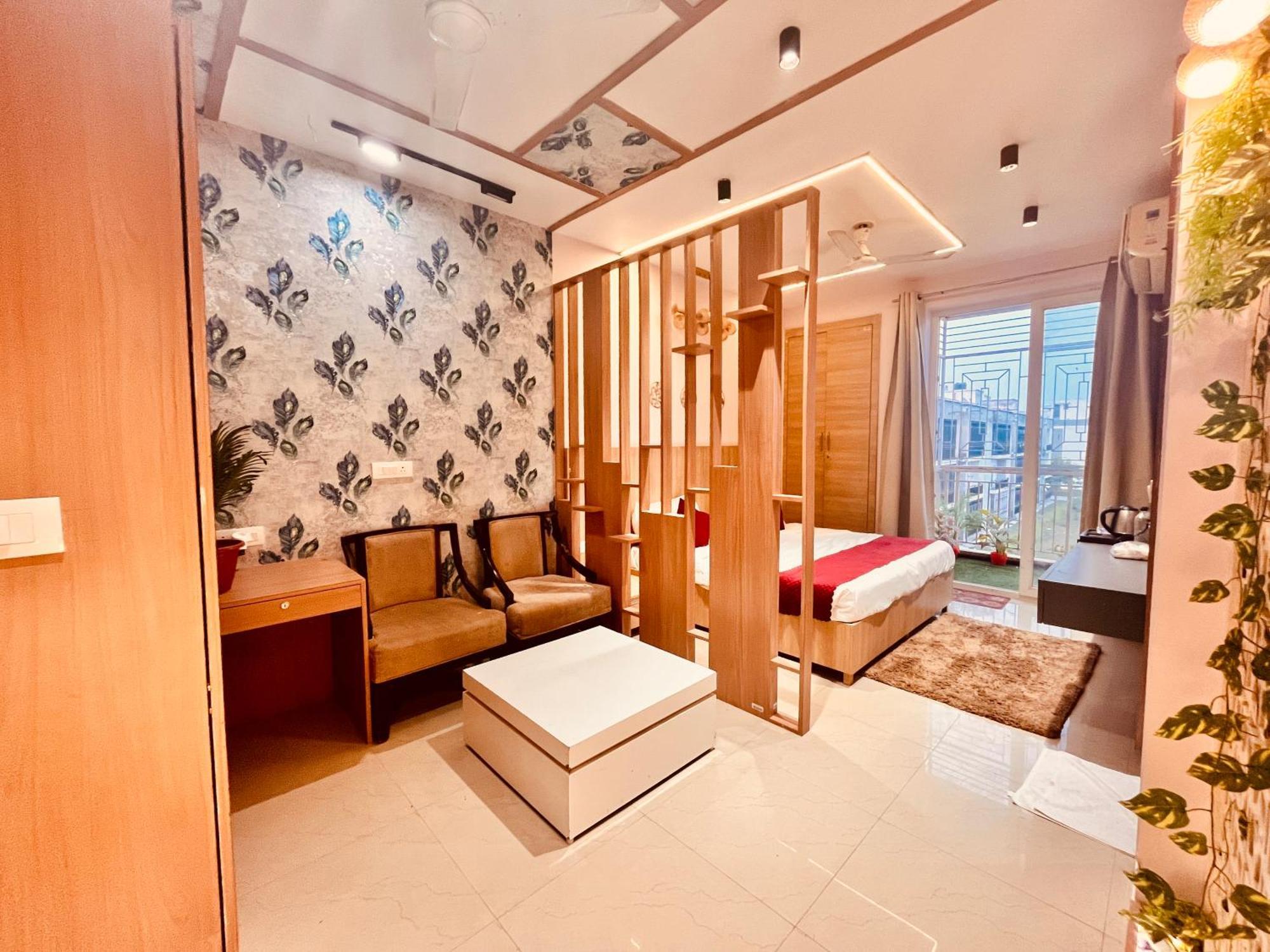 Pearl Grand Boutique Cottage In Omaxe Anandam Vrindavan - #Premium Ac Rooms With Balcony #Big Parking #Lift #Garden #Peaceful Area #Near Prem Mandir #Property Of The Year #Most Awarded Buitenkant foto