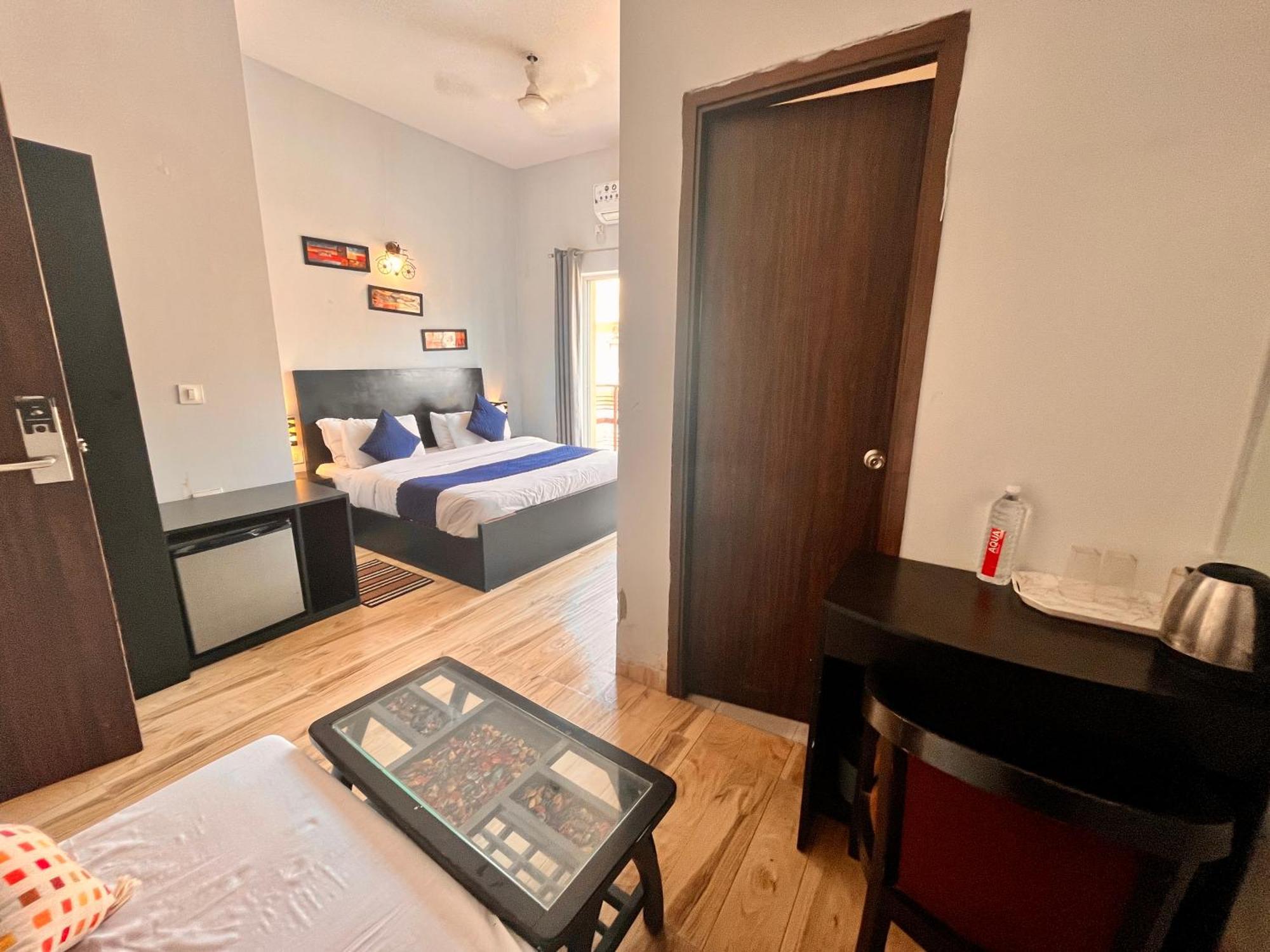 Pearl Grand Boutique Cottage In Omaxe Anandam Vrindavan - #Premium Ac Rooms With Balcony #Big Parking #Lift #Garden #Peaceful Area #Near Prem Mandir #Property Of The Year #Most Awarded Buitenkant foto