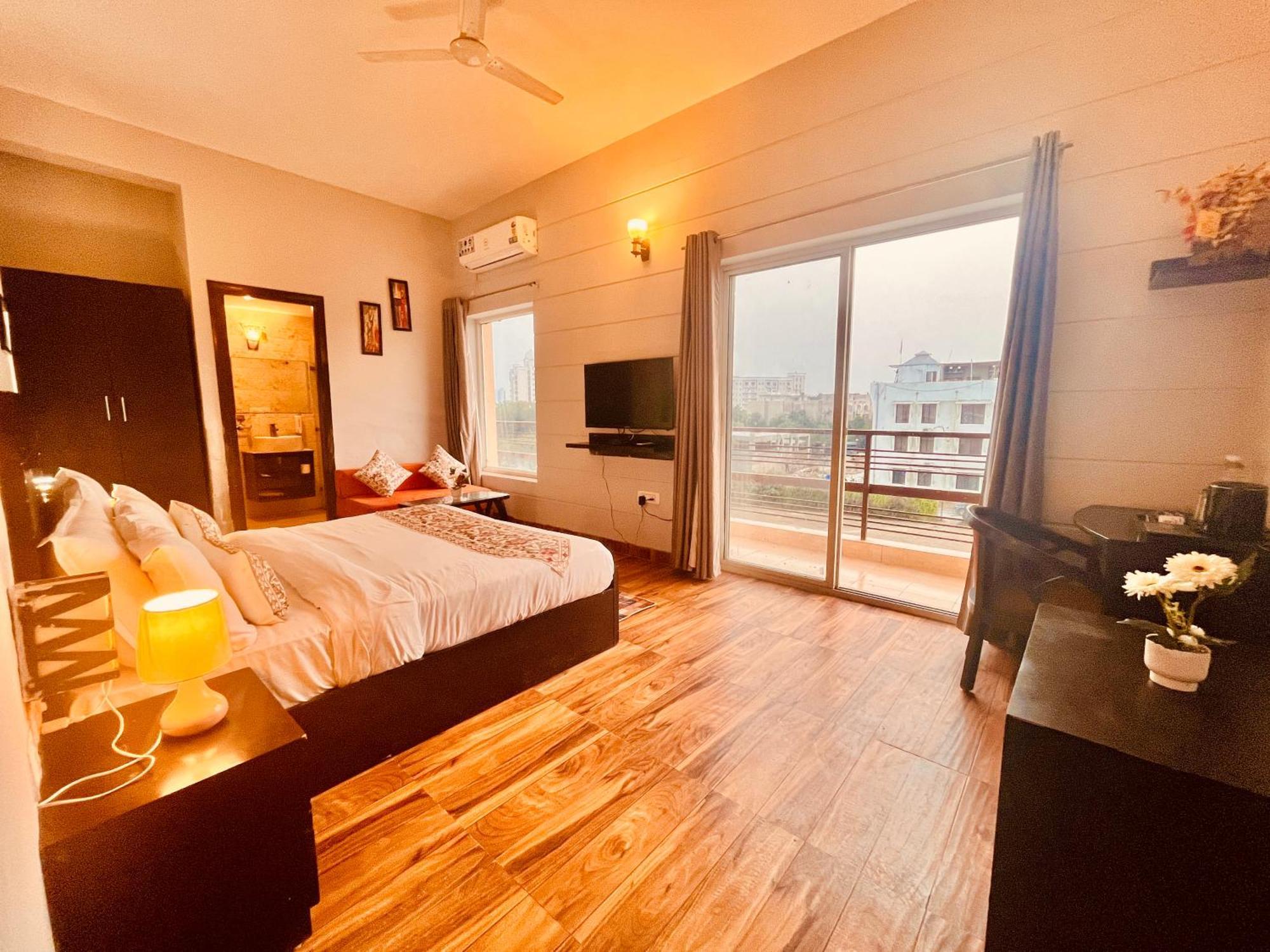 Pearl Grand Boutique Cottage In Omaxe Anandam Vrindavan - #Premium Ac Rooms With Balcony #Big Parking #Lift #Garden #Peaceful Area #Near Prem Mandir #Property Of The Year #Most Awarded Buitenkant foto