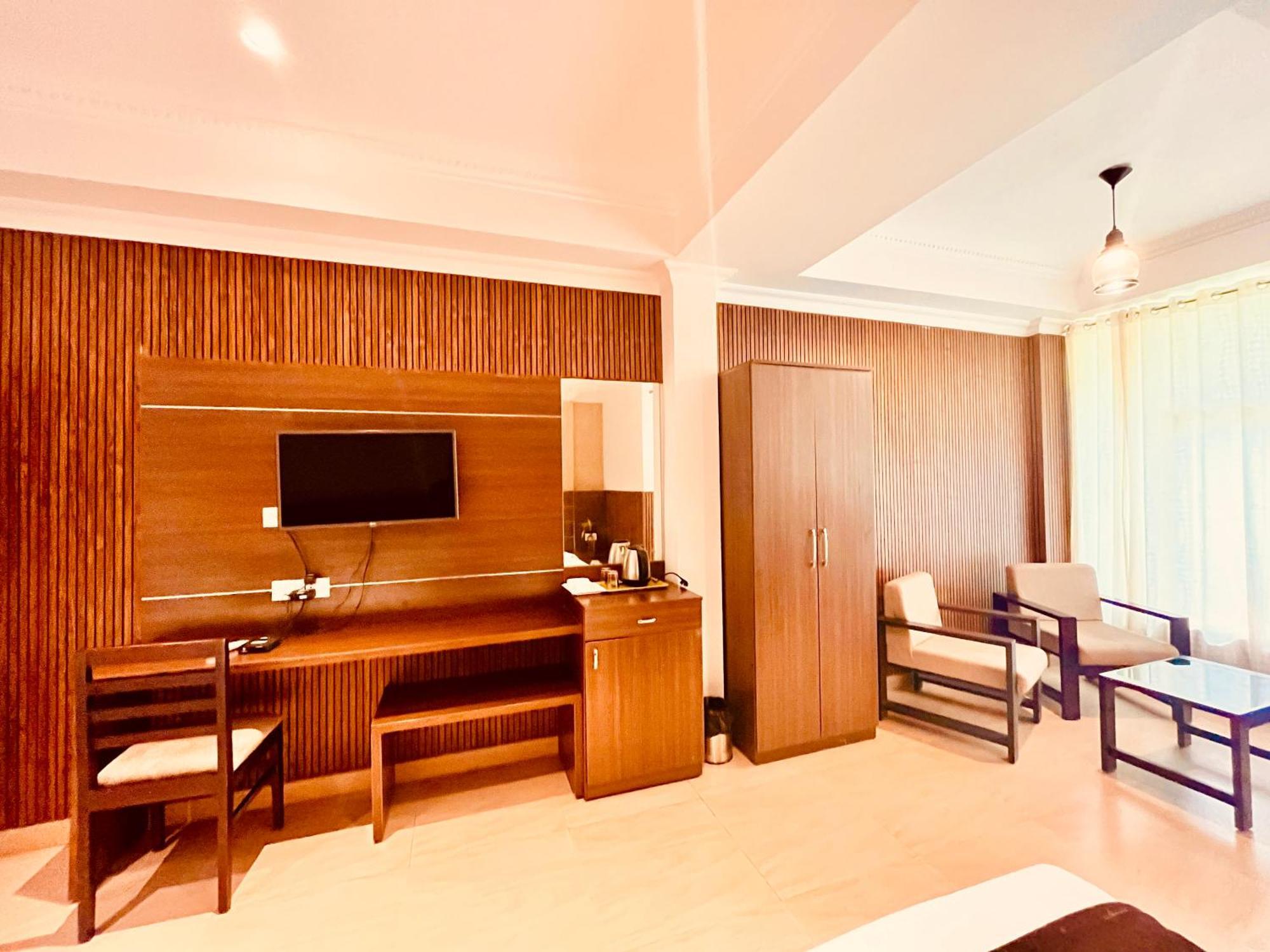Pearl Grand Boutique Cottage In Omaxe Anandam Vrindavan - #Premium Ac Rooms With Balcony #Big Parking #Lift #Garden #Peaceful Area #Near Prem Mandir #Property Of The Year #Most Awarded Buitenkant foto