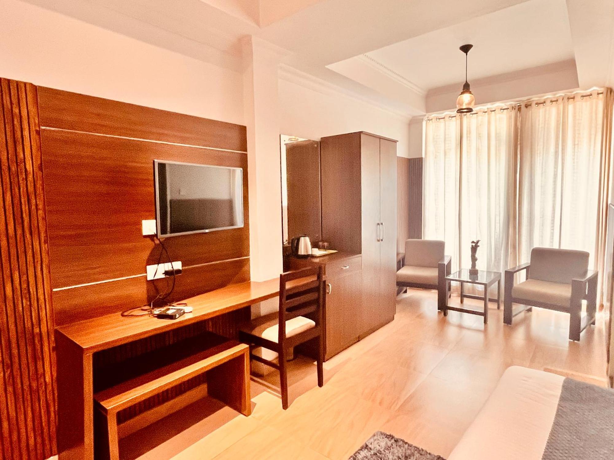 Pearl Grand Boutique Cottage In Omaxe Anandam Vrindavan - #Premium Ac Rooms With Balcony #Big Parking #Lift #Garden #Peaceful Area #Near Prem Mandir #Property Of The Year #Most Awarded Buitenkant foto