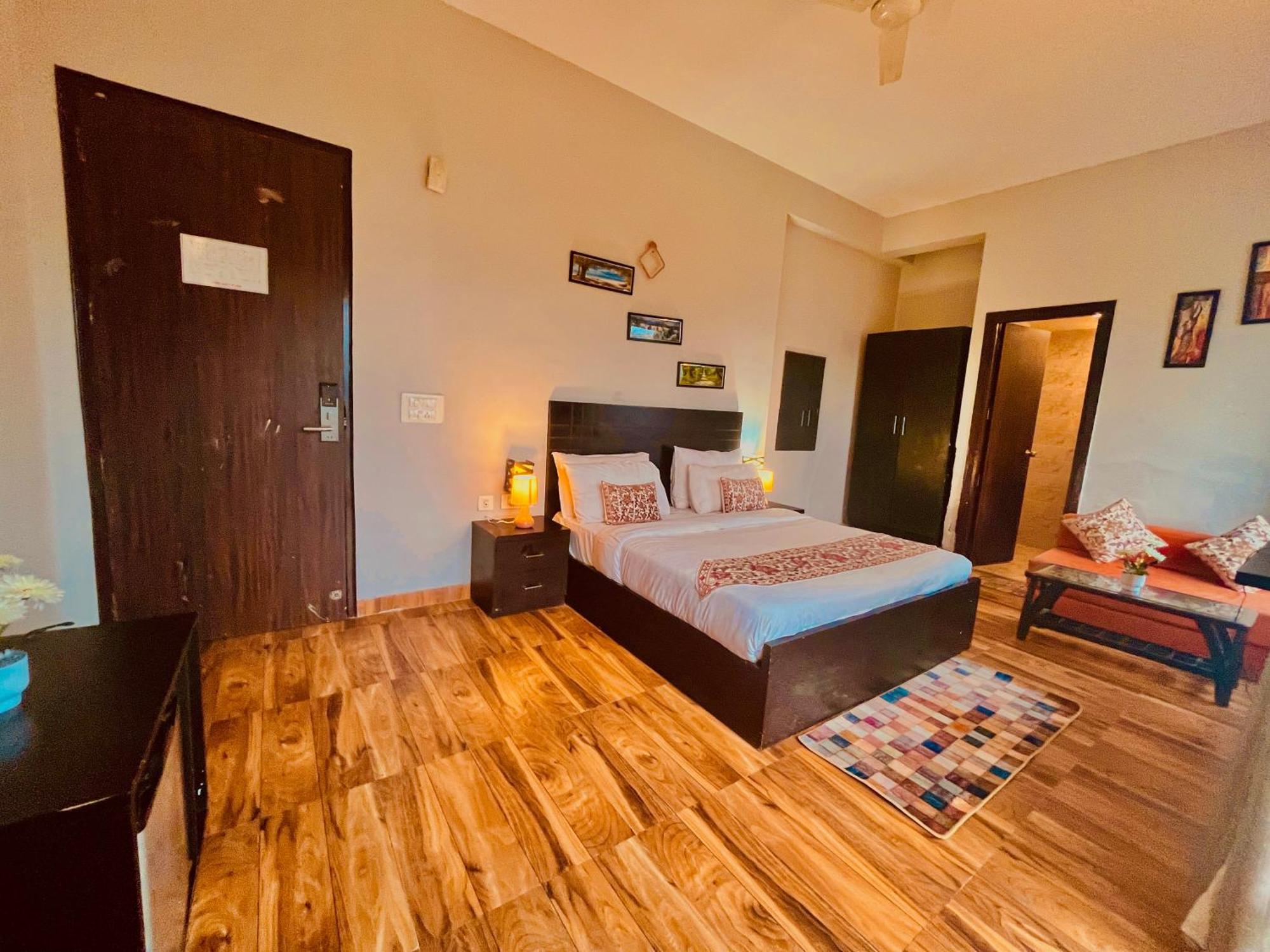 Pearl Grand Boutique Cottage In Omaxe Anandam Vrindavan - #Premium Ac Rooms With Balcony #Big Parking #Lift #Garden #Peaceful Area #Near Prem Mandir #Property Of The Year #Most Awarded Buitenkant foto