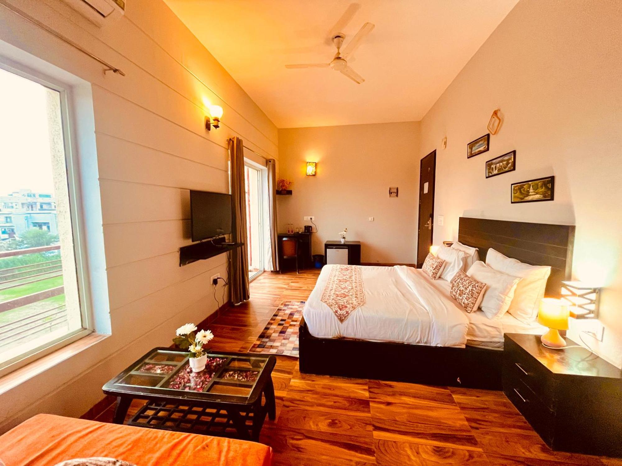 Pearl Grand Boutique Cottage In Omaxe Anandam Vrindavan - #Premium Ac Rooms With Balcony #Big Parking #Lift #Garden #Peaceful Area #Near Prem Mandir #Property Of The Year #Most Awarded Buitenkant foto