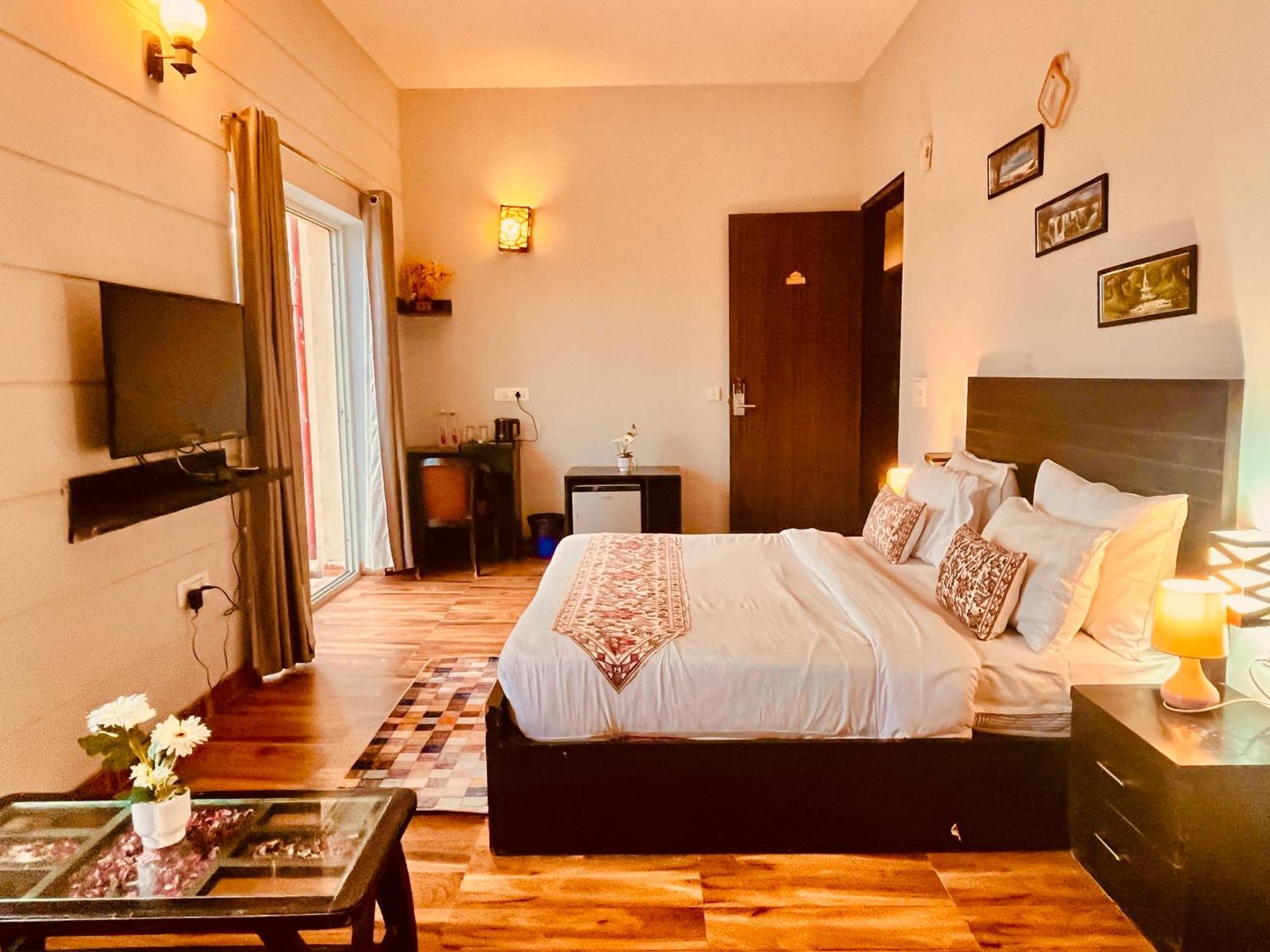 Pearl Grand Boutique Cottage In Omaxe Anandam Vrindavan - #Premium Ac Rooms With Balcony #Big Parking #Lift #Garden #Peaceful Area #Near Prem Mandir #Property Of The Year #Most Awarded Buitenkant foto