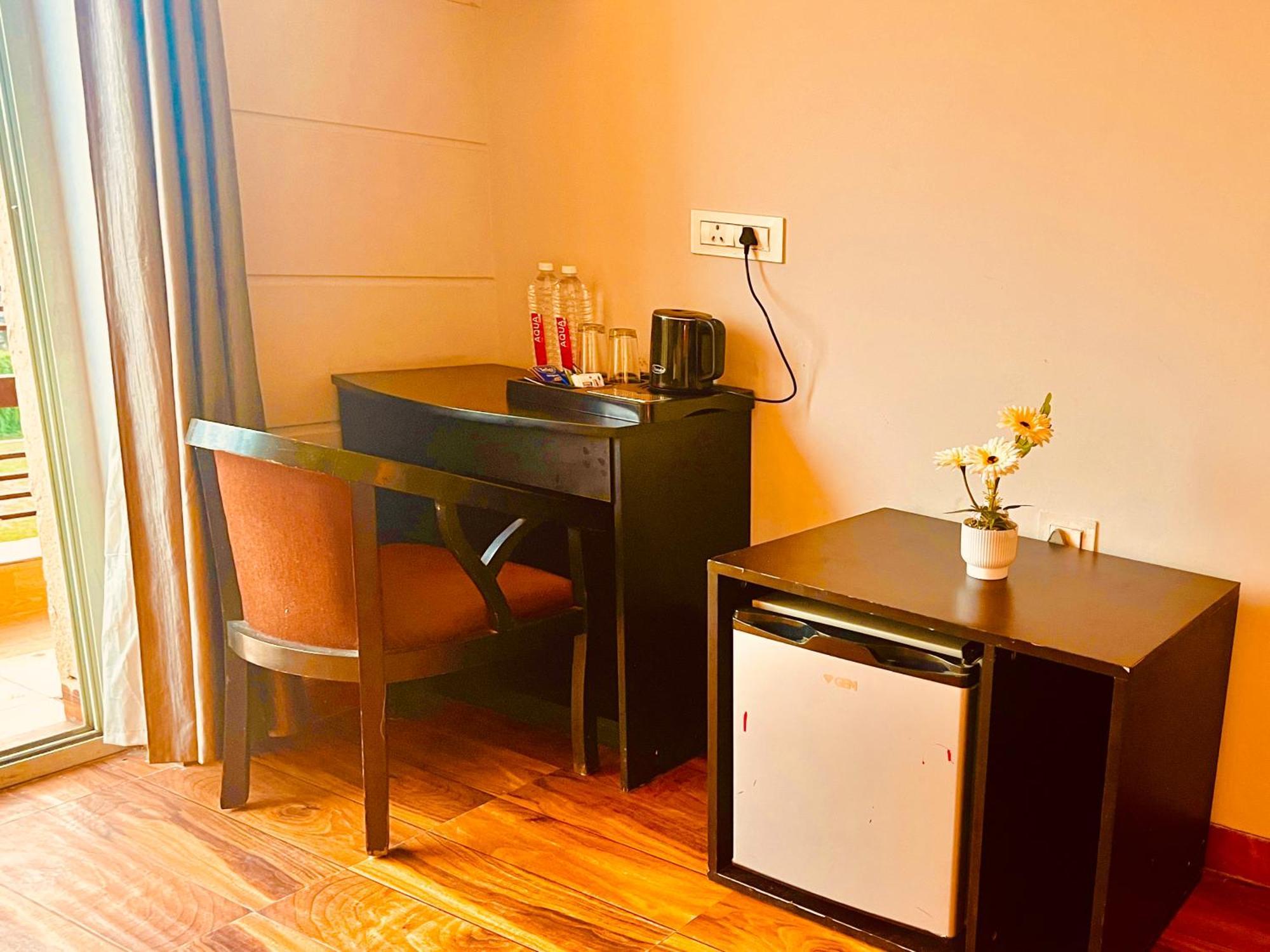 Pearl Grand Boutique Cottage In Omaxe Anandam Vrindavan - #Premium Ac Rooms With Balcony #Big Parking #Lift #Garden #Peaceful Area #Near Prem Mandir #Property Of The Year #Most Awarded Buitenkant foto